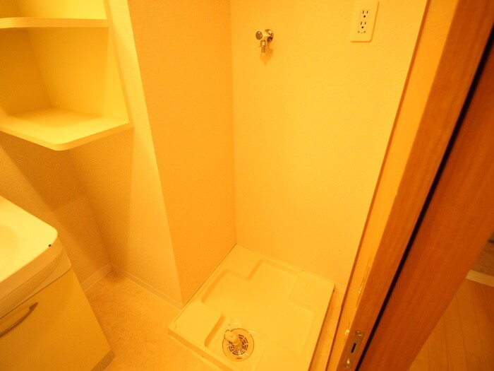 物件内観写真13　(洗濯機置場)