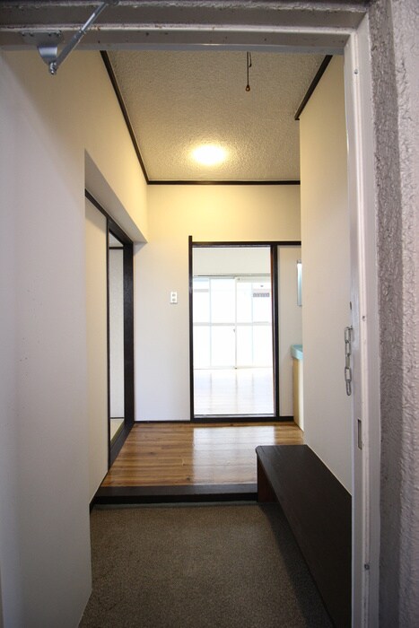 物件内観写真3　(玄関)