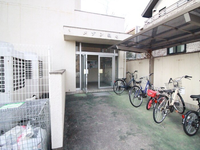 物件外観写真4　(エントランス部分)