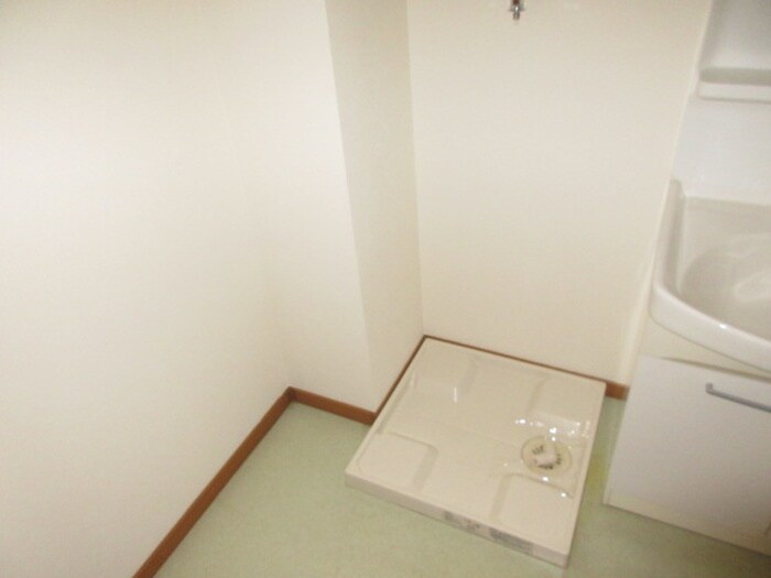 物件内観写真17　(洗濯機置場)