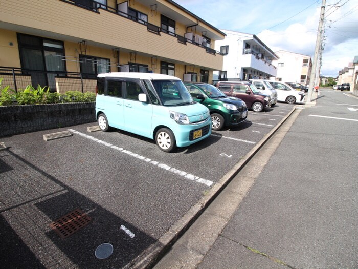 物件外観写真3　(駐車場)