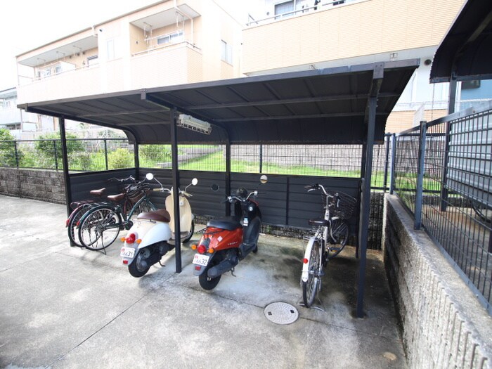 物件外観写真6　(駐輪場)