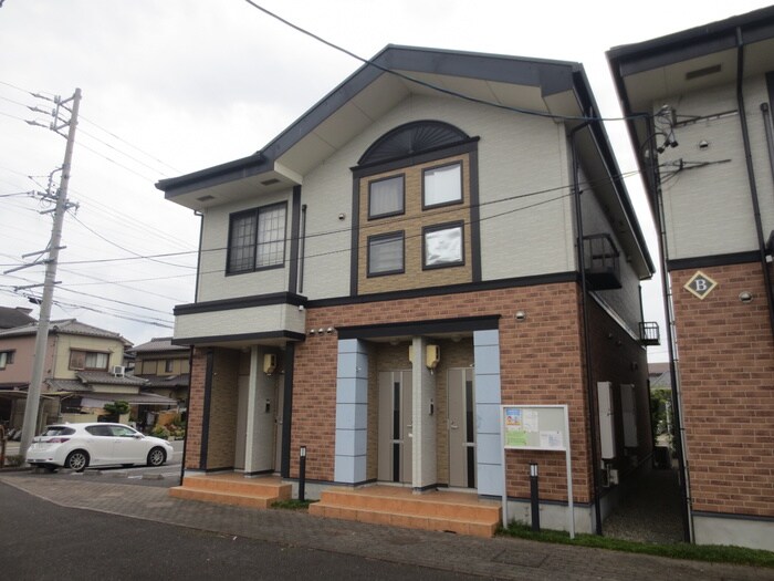 物件外観写真3　(エントランス部分)