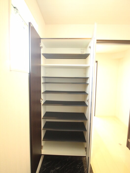 物件内観写真7　(靴箱)