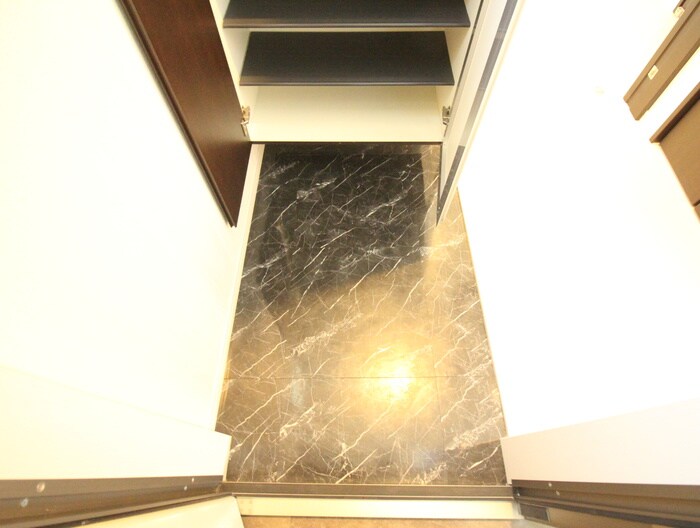 物件内観写真16　(玄関)