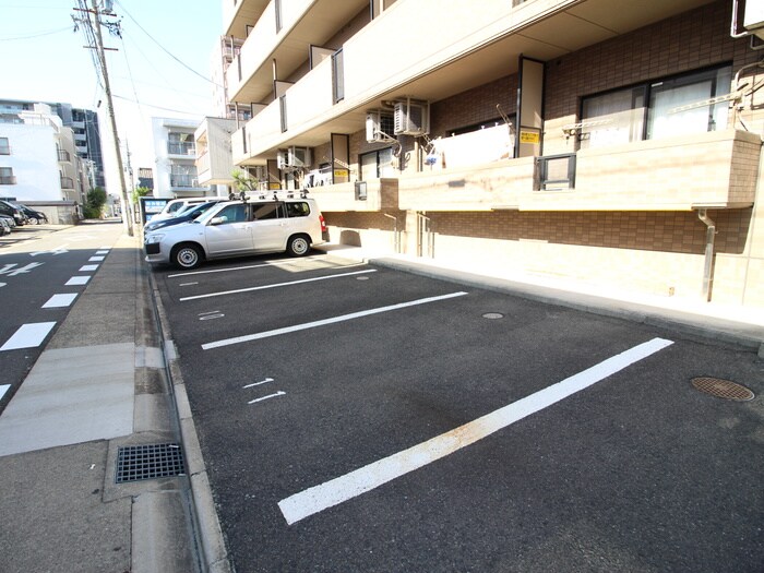 物件外観写真3　(駐車場)