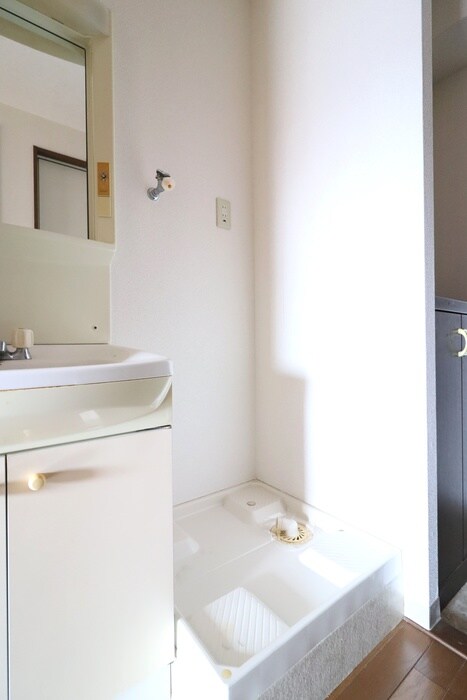 物件内観写真12　(洗濯機置場)