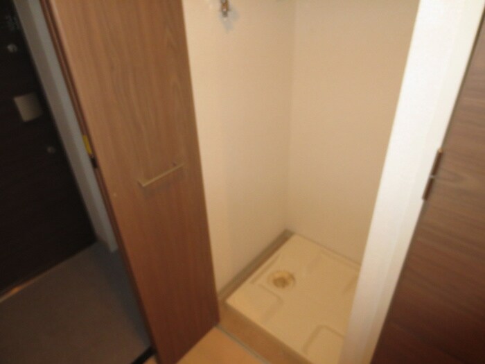 物件内観写真12　(洗濯機置場)