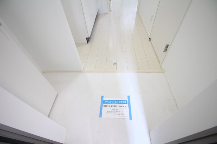 物件内観写真7　(玄関)