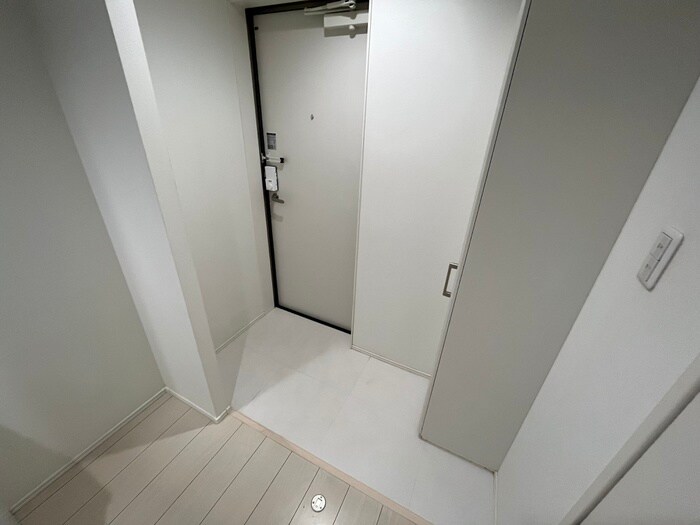 物件内観写真16　(玄関)