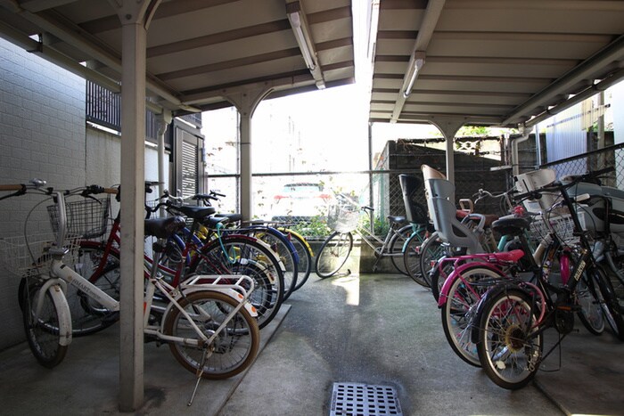 物件外観写真4　(駐輪場)