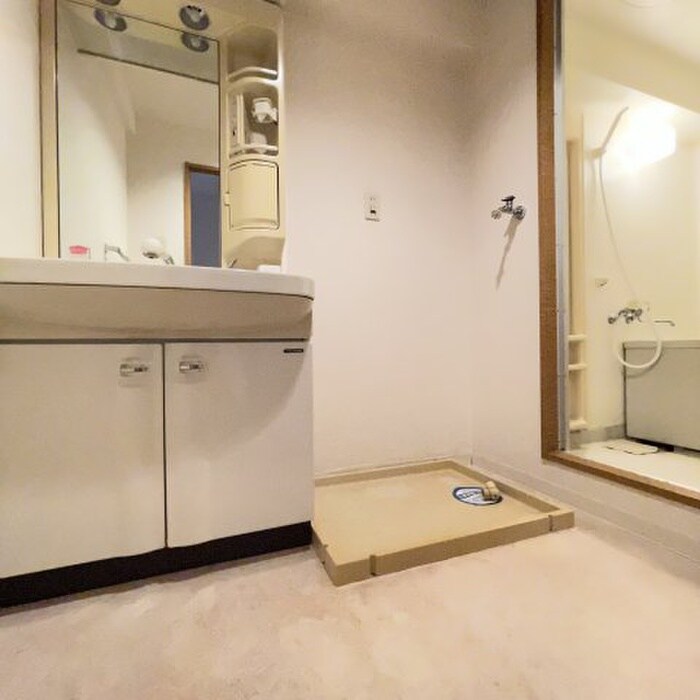 物件内観写真10　(洗濯機置場)