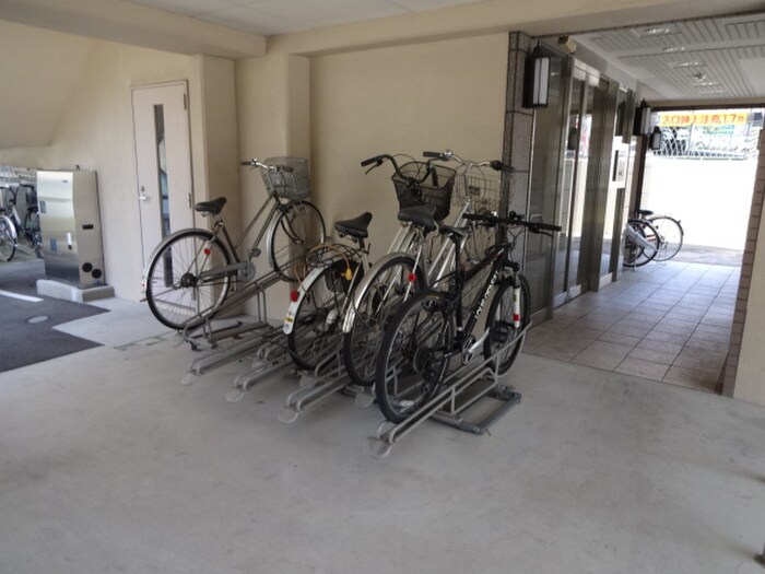 物件外観写真3　(駐輪場)