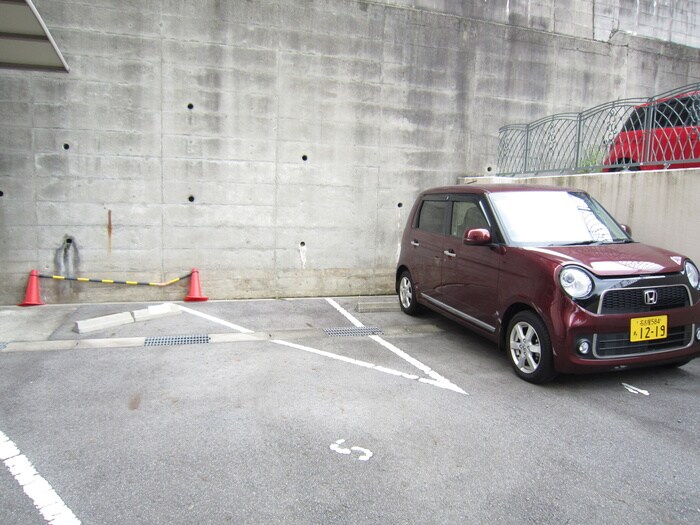 物件外観写真6　(駐車場)