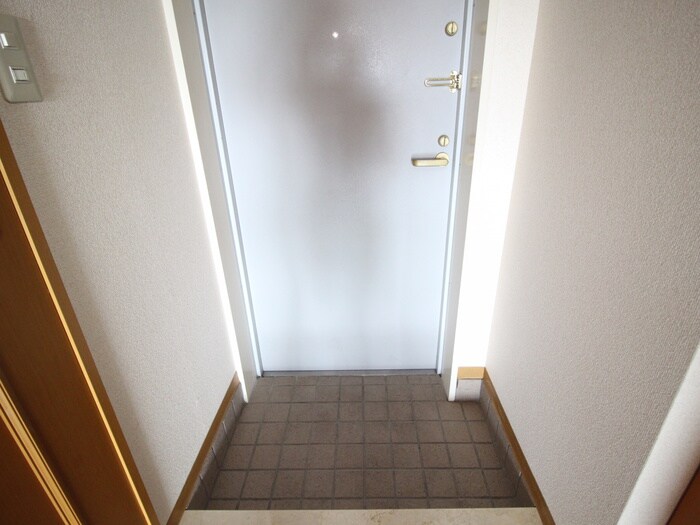 物件内観写真14　(玄関)