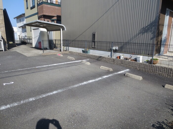 物件外観写真3　(駐車場)