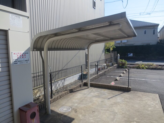 物件外観写真4　(駐輪場)