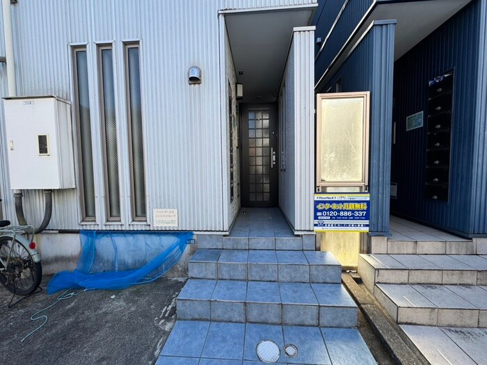 物件外観写真5　(エントランス部分)
