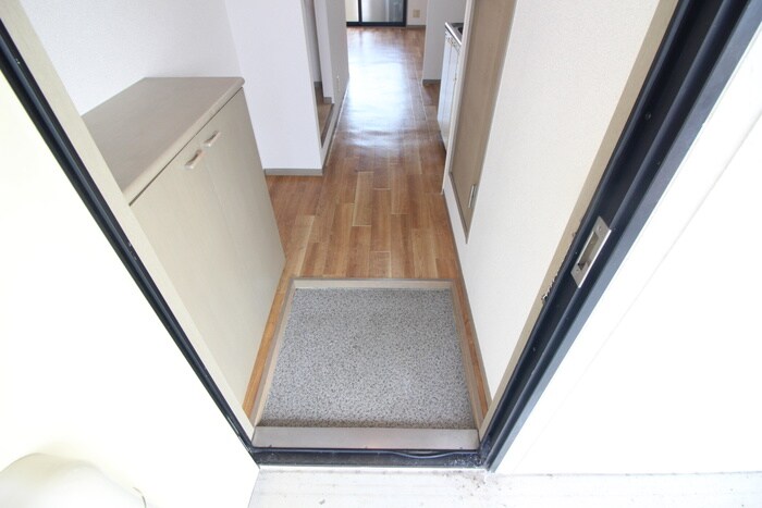 物件内観写真15　(玄関)