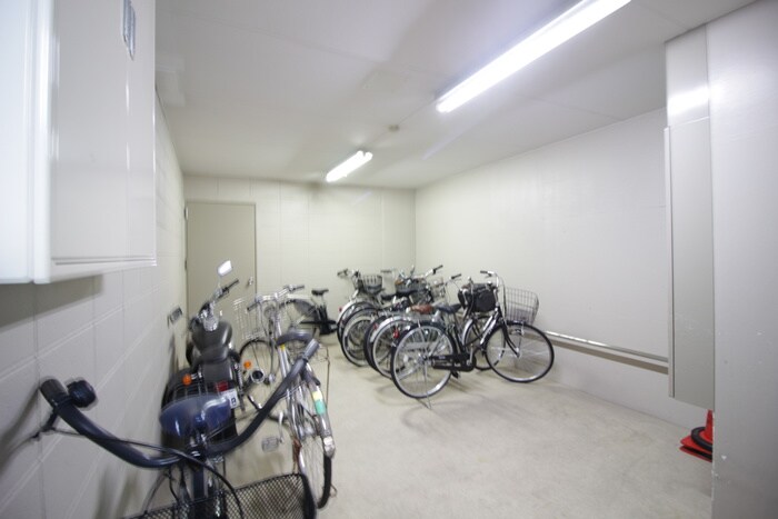 物件外観写真4　(駐輪場)