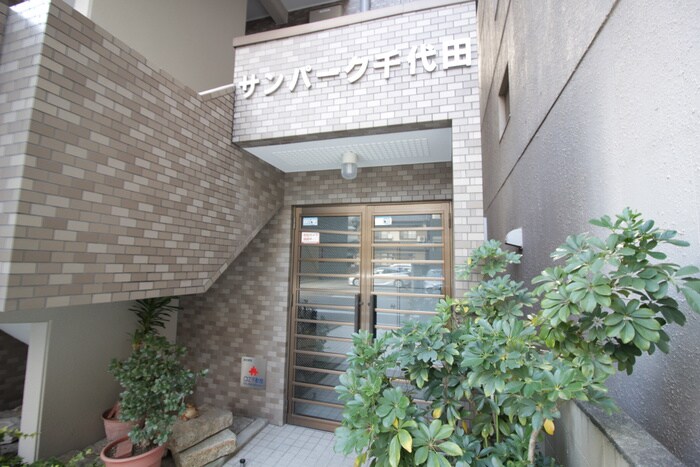 物件外観写真6　(エントランス部分)