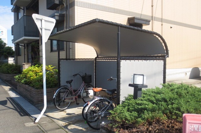 物件外観写真2　(駐輪場)