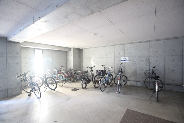 物件外観写真5　(駐輪場)