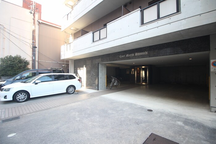 物件外観写真6　(駐車場)