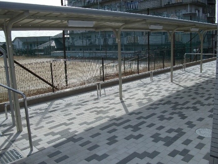 物件外観写真4　(駐輪場)