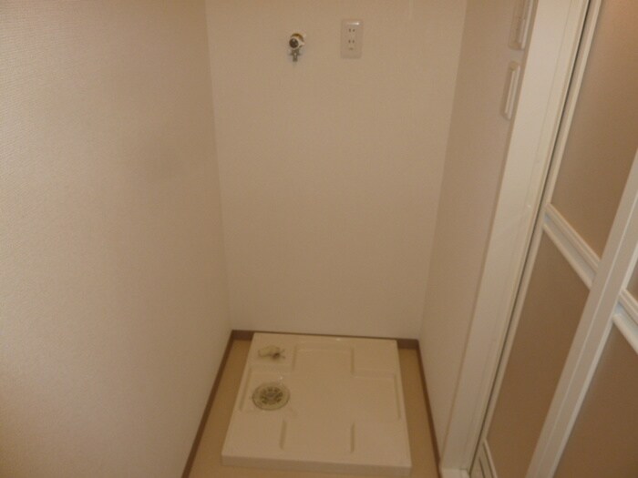 物件内観写真15　(洗濯機置場)