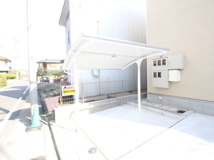 物件外観写真3　(駐輪場)