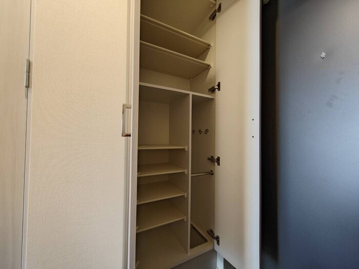 物件内観写真18　(靴箱)