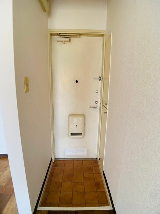 物件内観写真3　(玄関)