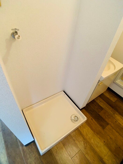 物件内観写真6　(洗濯機置場)