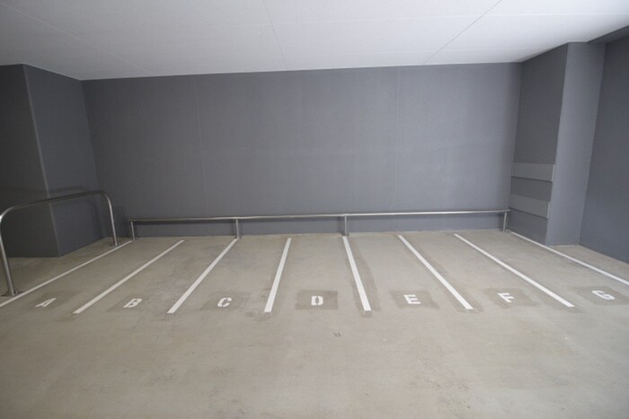 物件外観写真4　(バイク置き場)