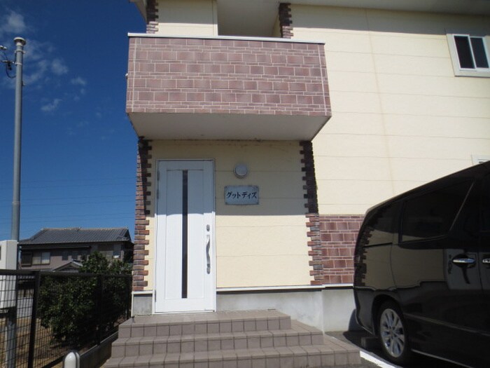 物件外観写真2　(エントランス部分)