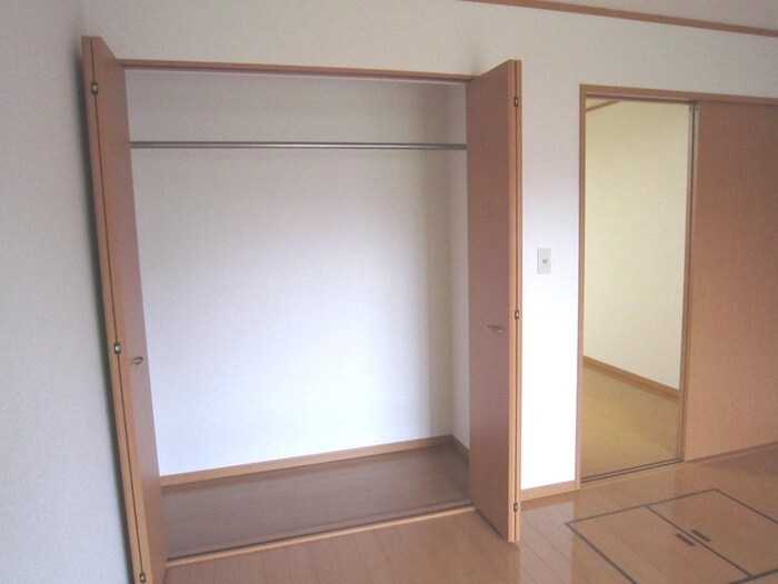 物件内観写真5　(収納)