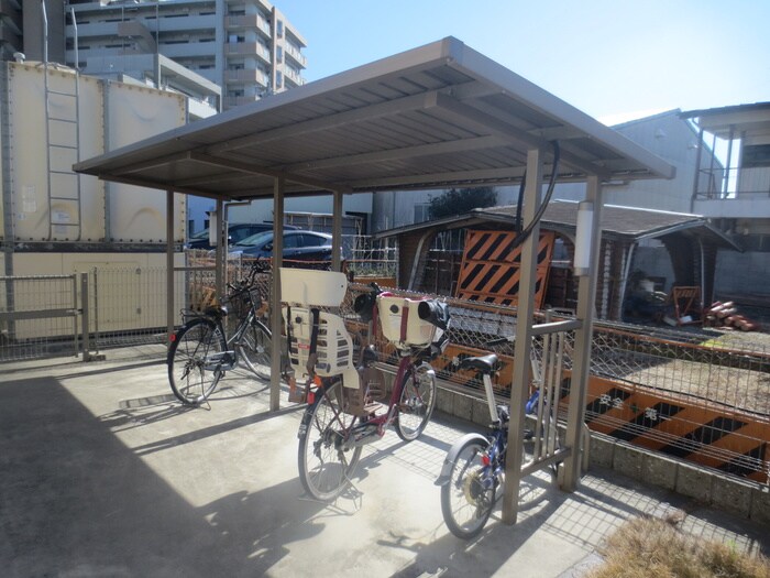 物件外観写真2　(駐輪場)