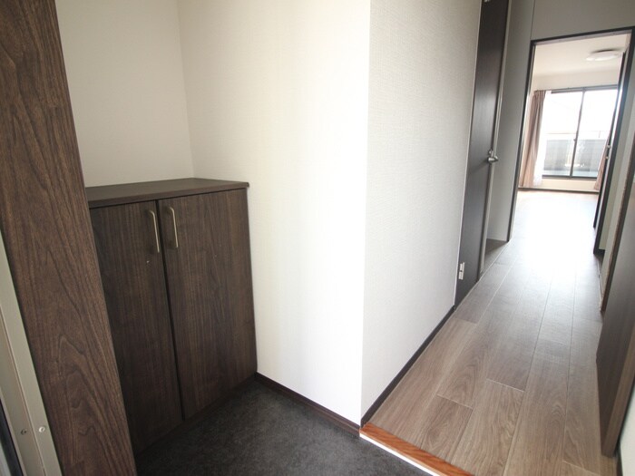 物件内観写真11　(玄関)