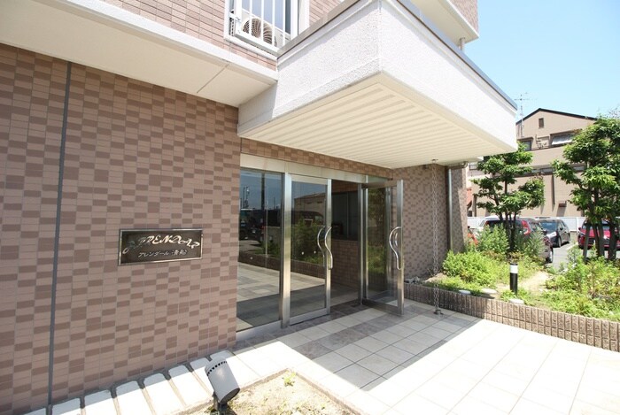 物件外観写真3　(エントランス部分)