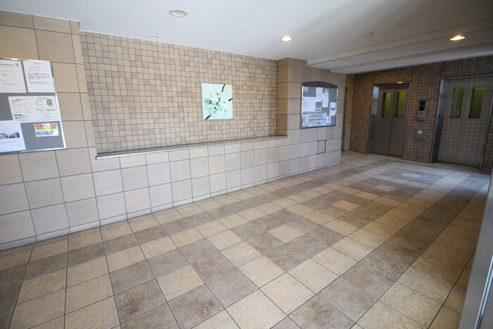 物件外観写真5　(エントランス部分)