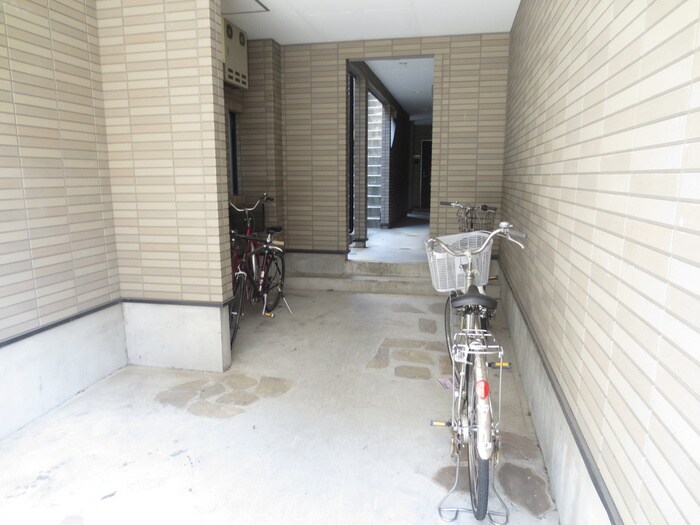 物件外観写真3　(エントランス部分)