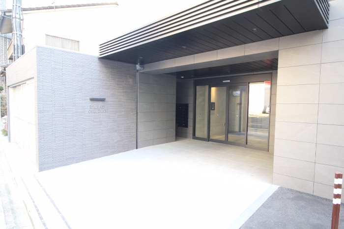 物件外観写真4　(エントランス部分)