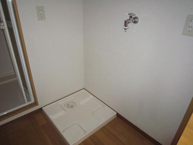 物件内観写真11　(洗濯機置場)