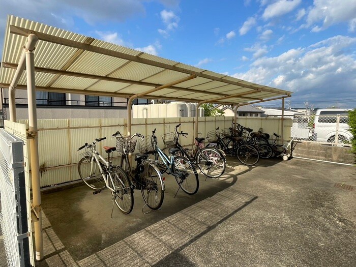 物件外観写真5　(駐輪場)