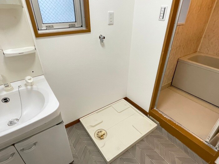 物件内観写真12　(洗濯機置場)