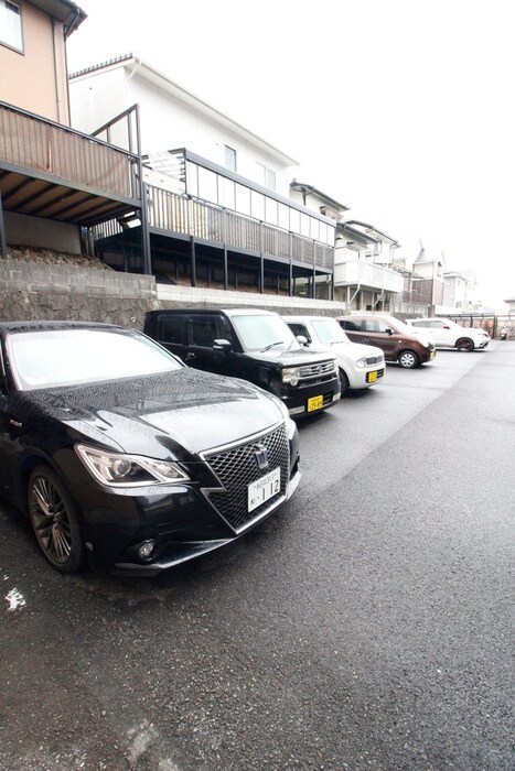 物件外観写真5　(駐車場)