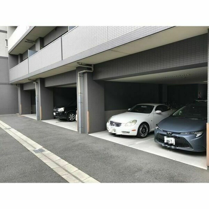 物件外観写真4　(駐車場)