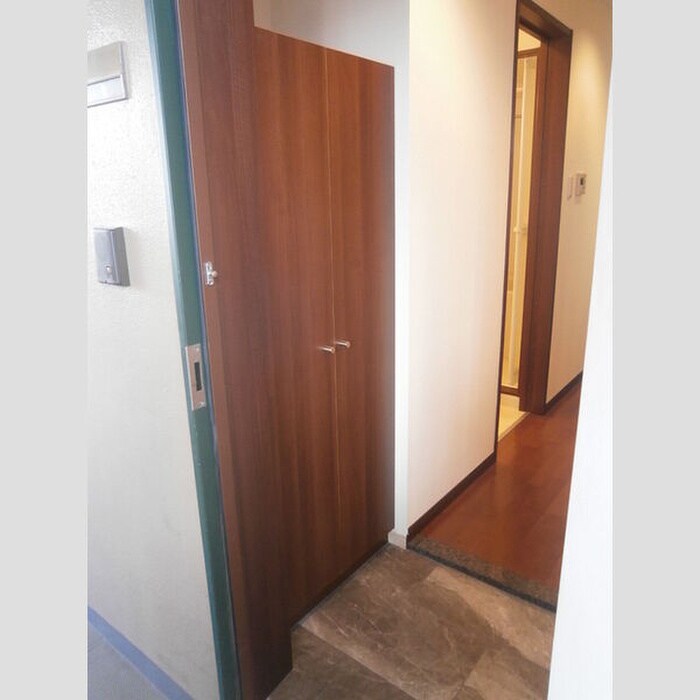 物件内観写真10　(玄関)