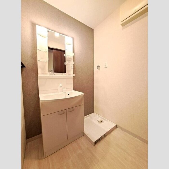 物件内観写真12　(洗濯機置場)